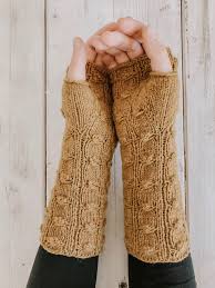 It has a crosswise as well as lengthwise stretch. Strickanleitung Both Sides Mitts Rina Lehmann