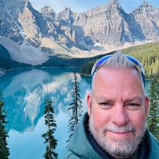 Mama bear and 2 or 3 cubs 😩