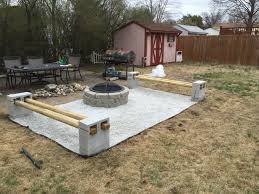 Diy Fire Pit Gravel Flooring With Cinder Block Benches Fire Pit Landscaping Fire Pit Backyard Backyard Fire