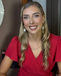 Aurora Devine's Instagram, Twitter & Facebook