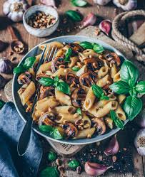 Nudeln Mit Cremiger Champignonsosse Vegane Bechamelsauce Vollwerternahrung Rezepte Rohkost Rezepte Und Rezepte