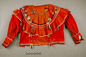 0421b16c1f8217fa2752bce2d869c165 Png 1011 665 Native American Dress Native American Women Historical Clothing