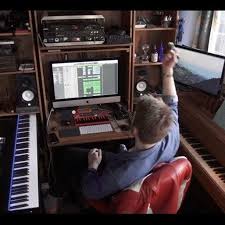 Pure Inspiration For All Home Bedroom Producers Out There Finneas O Connell Just Won 5 Grammys Including Best Son Home Studio Music Music Studio Room London