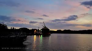 Kilang ini bernilai strategis karena memasok 44% kebutuhan bbm nasional atau 75% kebutuhan bbm di. Menikmati Cilacap Dari Sisi Lain Wisata Naik Kapal Di Malam Minggu Ini Arry