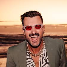 When the @groovearmada support DJ loses his laptop