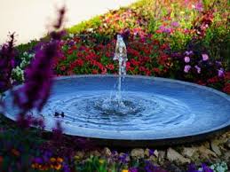 Wasserspiele gibt es sehr viele auf dem markt. Wasserspiele Fur Ihren Garten Bohr Ihr Gartner Von Eden
