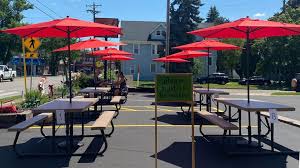 A most unique table setting idea is to have a cut slab of stone, slate, or marble for customers to place their cutlery on. 8 Madison Patios And Streateries Set Up For Outdoor Dining