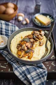 Polenta Cremeuse Aux Champignons Et Au Au Comte Recette En 2020 Recettes De Cuisine Recette Recette Polenta