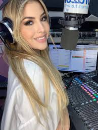 💓🥰 Nicole Álvarez late nuestros corazones 😍 Con la mejor programación de  Radio Corazón🤩