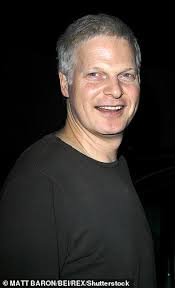 Download the bing wallpaper app. Damian Hurley Gushes That He S Grateful For His Family After Being Cut Out Of Dad S Family Fortune Geeky Craze