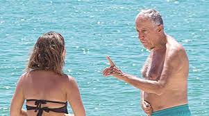President of portugal marcelo rebelo de sousa. Presidente Marcelo E Rei Das Selfies Na Praia A Ferver Vidas