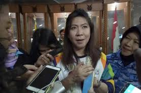 Lucia francisca susi susanti atau yang lebih dikenal dengan nama susi susanti adalah salah satu pemain bulu tangkis putri terbaik yang pernah salah satu usaha susi adalah sebuah toko di itc mega grosir cempaka mas yang menjual berbagai macam pakaian asal cina, hongkong dan korea. Begini Peringatan Susi Susanti Pada Atlet Piala Sudirman