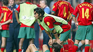 Além do avançado do real madrid, também o treinador josé moruinho (2003, 2004 e 2005), ricardo carvalho. Fernando Couto Sonhei Muito Levantar A Taca Euro 2004 Jornal Record