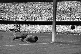 I tried not to look at the crowd and just to get on with the match, ghiggia recalls. De Gea S Moment To Forget And Other Goalkeeping Howlers In The World Cup Cnbctv18 Com