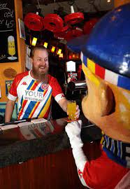 El mainz 05 lanza el modelo 2021 de su tradicional camiseta de carnaval. Fsv Mainz 05 Launch 2021 Carnival Jersey Soccerbible