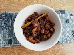 Add the cinnamon stick, star anise, cardamom, cloves and lemongrass. Slow Cook Beef Rendang Recipe The Odehlicious