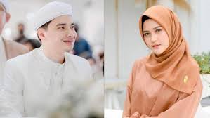 Saat ini menikah muda masih menjadi pro dan kontra di kalangan masyarakat dengan pasangan yang dapat dikatakan masih sangat muda yaitu larissa chou (20) dan muhammad alvin faiz (17). 33dqthx5j Agjm