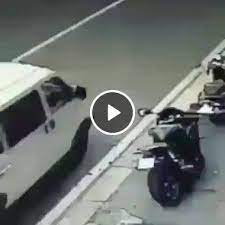 Gif Motorcycle Theft Outside Fail Van Motorcycle Funny Gifs Fails Motorcycle The Outsiders
