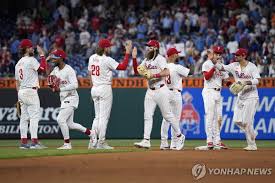 MLB 필라델피아, 개막 후 50경기서 36승…26년 만의 최고 성적 | 한국경제
