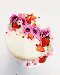 Gorgeous Drip Cake Topped With Fresh Flowers And Fruit Fresh Flower Cake Drip Cakes Cupcake Cakes