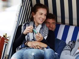 Thomas müller recovers from the exhaustion of playing many matches and traveling all over the globe, by spending time with friends and family and relaxing in the countryside. Thomas Muller Vom Fc Bayern Baut Traumhaus In Otterfing Otterfing