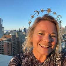 What type of rose is associated with Mary Magdalene?