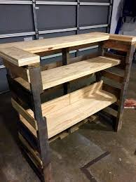 La gravure sur contreplaqué, possible avec une machine de découpe laser, permet des rendus photo ou typographique de haute définition. Faire Un Bar En Palette Soi Meme En Un Temps Record Guide Astuces