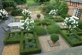 Harpur Garden Images Ltd Ousden146 Formal Courtyard Garden Parterre Of Low Box Buxus Hedge Symmetry Symmetrical Box Ball Sphere Container White Stand Giardino