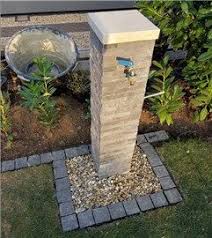 Eine Wasserzapfstelle Wassersaule Selber Bauen Heimwerkerkniffe De In 2020 Wasserhahn Garten Wasserzapfsaule Garten Wasserpumpe Garten