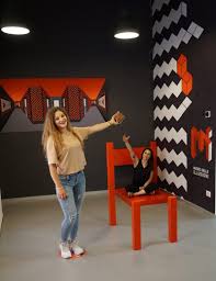 A new beuchet chair illusion. The Beuchet Chair Illusion Museum Of Illusions Milan