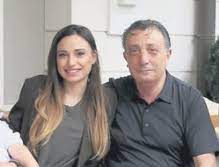 Ahmet nur çebi, 1959 senesinde trabzon'da dünyaya geldi. Mina Nur Cebi Kimdir Kac Yasinda Nereli Boyu Kac