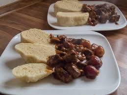 Rindergulasch Burgund Rezept Mit Bild Kochbar De Rezepte Rindergulasch Lebensmittel Essen