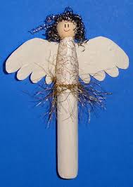 Wenn sie zu weihnachten basteln mit kindern kommt es vor allem darauf an, den kindern wertvolle zeit zu schenken. Engel Aus Wascheklammern Handmade Kultur