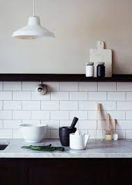chique uitstraling in zwarte keuken moderne keukenkasten witte tegel keuken keuken tegels