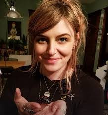 Shelley Rae's Instagram, Twitter & Facebook