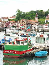 Il constitue la fraction nord du pays basque, avec les 3 provinces historiques du labourd. Pin By Detours En France On Places Around The World Basque Country Culture Of France Places Around The World