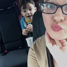 Amanda Sardelis's Instagram, Twitter & Facebook