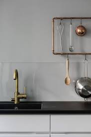kitchen with a copper rail interieurontwerp keuken zelfgemaakte meubels keuken styling