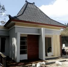 Meskipun menjadi rumah adat di 3 provinsi yang berbeda, namun tidak ada perbedaan signifikan dari ketiga bentuk rumah tersebut. Genteng Rumah Joglo Sebagai Salah Satu Ciri Khas Rumah Tradisional Joglo