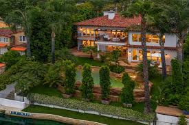 Talk show hosted by the former wwe wrestler. E25ud4vrblevvm