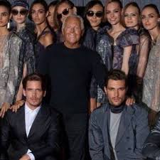 Dolce&gabbana annuncia che faranno una sfilata d'alta moda e di alta sartoria a firenze come progetto speciale di pitti immagine: Il Portiere Si Tuffa In Passerella Io Zelletta Sfilo Per Armani Corrieredelmezzogiorno It
