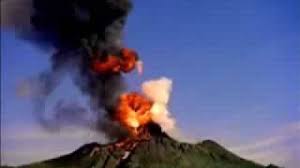 Heel heel lang geleden in de prehistorie, 230 tot ongeveer 65 miljoen jaar terug, leefden de dinosauriërs ook wel dinosaurussen genoemd. Juf Lia Juflia