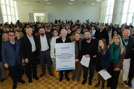 Paraná nomeia quase 1000 novos professores aprovados no concurso de 2023