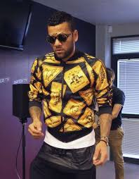 Jun 18, 2021 · foto: Daniel Alves Aparece Com Jaqueta Estampada Relembre Looks Do Lateral