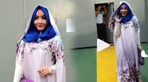 Alkisah aleandra yang merupakan anak sulung dari lukman hidayat, aleandra dan latifa terpaksa menikah dengan seorang ceo kaya raya bernama senopati arya bagaskara yang terkenal sangat dingin dan juga angkuh. Https Newsmaker Tribunnews Com 2021 07 04 Miliki Hubungan Dekat Della Perez Pilu Tak Bisa Penuhi Janji Ke Rachmawati Gak Kesampaian Https Cdn 2 Tstatic Net Newsmaker Foto Bank Images Della Perez Masih Punya Janji Dengan Rachmawati