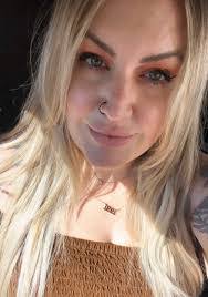 Emily Robidoux's Instagram, Twitter & Facebook