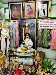 แม่ นา ก พระโขนง, 'phra khanong ' un lady nak 'anlamına gelir) veya basitçe mae nak (thai : Mae Nak Visiting The Weird Wonderful Shrine Dedicated To Thailand S Most Famous Ghost Coconuts Bangkok