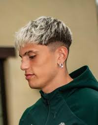 Timeless. Elegant. Exquisite. A remarkable host and an iconic Kempinski  brand ambassador, the Lady in Red is present at every Kempinski destination  around the world. When combined with a Caribbean flair, she