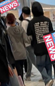 Soobin menjadi tertawaan penggemar karena salah mengambil piala milik. Netizens Confused After Alleged Photos Of Sf9 S Youngbin Itzy S Yeji On A Date Surface Online Allkpop