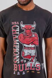 Free shipping on orders over $25 shipped by amazon. Vintage Bulls Mascot T Shirt Mens Black Stateside Sports